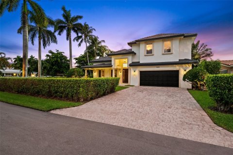 Villa ou maison à vendre à Lighthouse Point, Floride: 4 chambres, 319.86 m2 № 912828 - photo 1