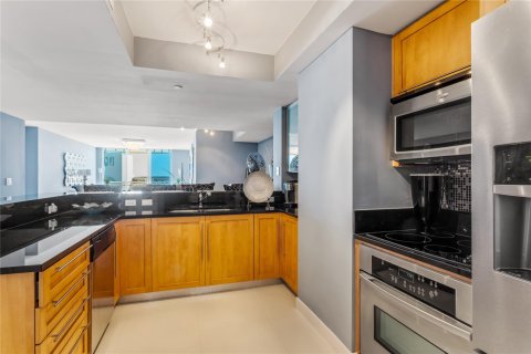 Condo in Fort Lauderdale, Florida, 2 bedrooms  № 1104543 - photo 24