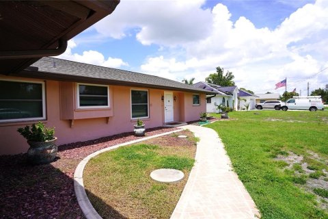 Casa en venta en Port Charlotte, Florida, 3 dormitorios, 150.04 m2 № 646577 - foto 4