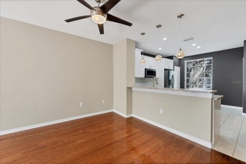 Townhouse in Tampa, Florida 3 bedrooms, 171.31 sq.m. № 1393111 - photo 8