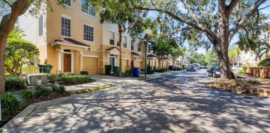 Townhouse in Tampa, Florida 3 bedrooms, 171.31 sq.m. № 1393111