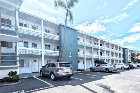 Condominio en venta en Bradenton, Florida, 2 dormitorios, 68.1 m2 № 1357945 - foto 1