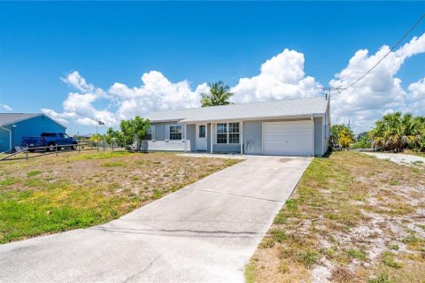 House in Port Charlotte, Florida 3 bedrooms, 109.25 sq.m. № 1386640 - photo 2