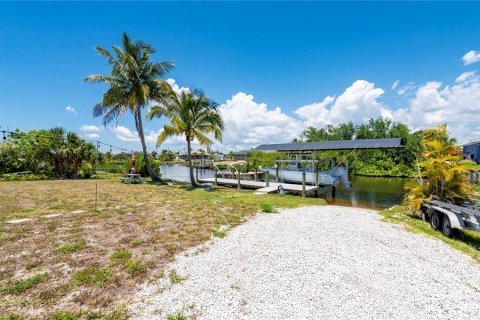 House in Port Charlotte, Florida 3 bedrooms, 109.25 sq.m. № 1386640 - photo 26