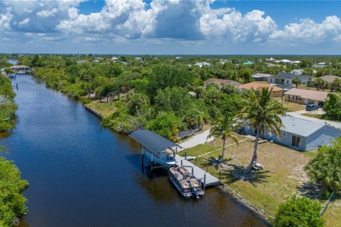 House in Port Charlotte, Florida 3 bedrooms, 109.25 sq.m. № 1386640 - photo 3