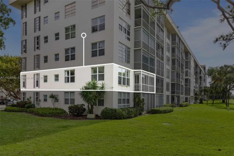 Copropriété à vendre à Pompano Beach, Floride: 3 chambres, 129.13 m2 № 983156 - photo 29