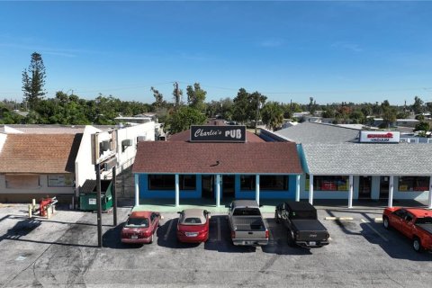 Propiedad comercial en venta en Port Charlotte, Florida, 260.13 m2 № 909191 - foto 3