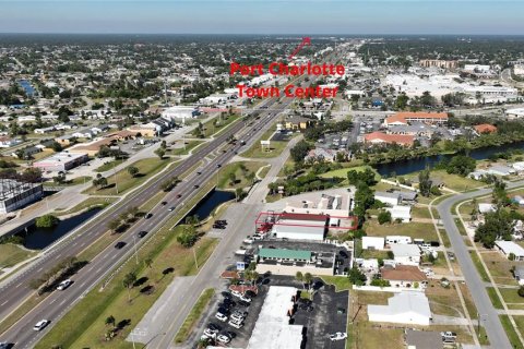 Immobilier commercial à vendre à Port Charlotte, Floride: 260.13 m2 № 909191 - photo 8