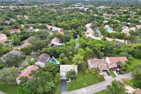 House in Coral Springs, Florida 4 bedrooms, 202.16 sq.m. № 1399967 - photo 21