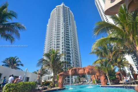 Studio in the Condo in Sunny Isles Beach, Florida  № 1399926 - photo 8