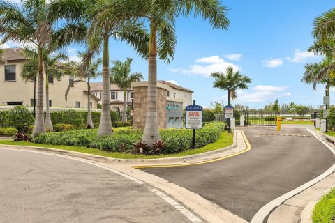 Adosado en venta en Hialeah, Florida, 3 dormitorios, 143.07 m2 № 1233330 - foto 21