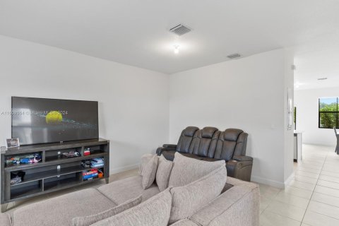 Adosado en venta en Hialeah, Florida, 3 dormitorios, 143.07 m2 № 1233330 - foto 5