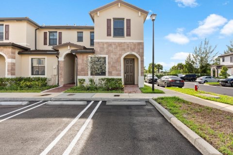 Townhouse in Hialeah, Florida 3 bedrooms, 143.07 sq.m. № 1233330 - photo 1