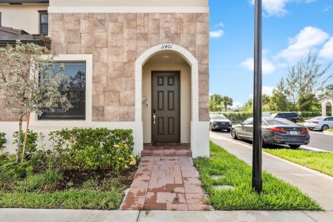 Townhouse in Hialeah, Florida 3 bedrooms, 143.07 sq.m. № 1233330 - photo 2