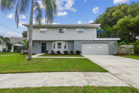 House in Tampa, Florida 4 bedrooms, 167.22 sq.m. № 1314563 - photo 1