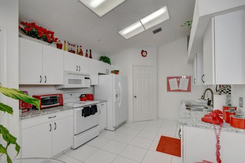 House in Jupiter, Florida 3 bedrooms, 137.5 sq.m. № 914025 - photo 10