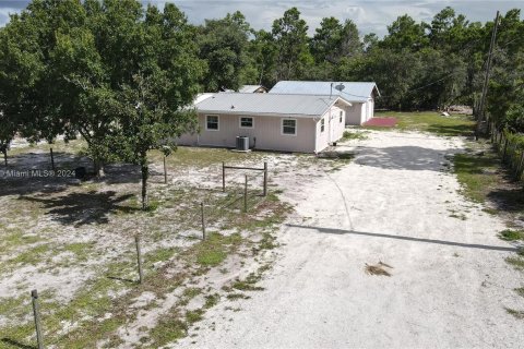 House in Sebring, Florida 3 bedrooms, 119.29 sq.m. № 1310394 - photo 9