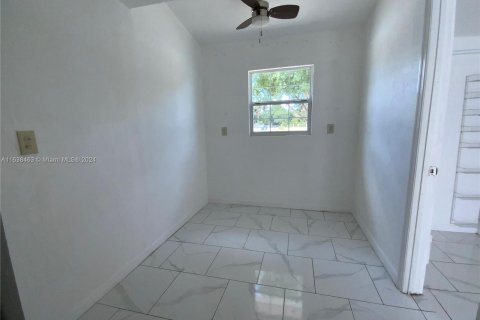 House in Sebring, Florida 3 bedrooms, 119.29 sq.m. № 1310394 - photo 19