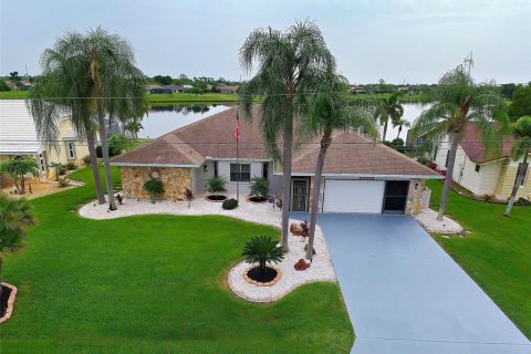 Villa ou maison à vendre à Punta Gorda, Floride: 3 chambres, 177.54 m2 № 1276229 - photo 1