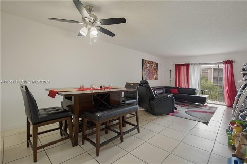 Condo in Coral Springs, Florida, 2 bedrooms  № 1092168 - photo 2