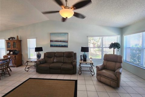 Condo in Holiday, Florida, 2 bedrooms  № 1212191 - photo 10