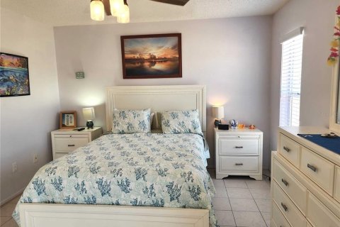 Condo in Holiday, Florida, 2 bedrooms  № 1212191 - photo 23