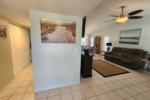 Condo in Holiday, Florida, 2 bedrooms  № 1212191 - photo 8