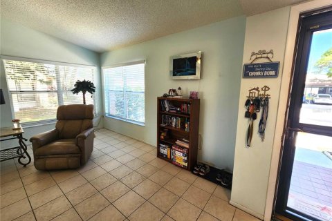 Condo in Holiday, Florida, 2 bedrooms  № 1212191 - photo 9