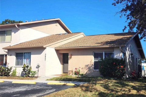 Copropriété à vendre à Holiday, Floride: 2 chambres, 122.45 m2 № 1212191 - photo 1