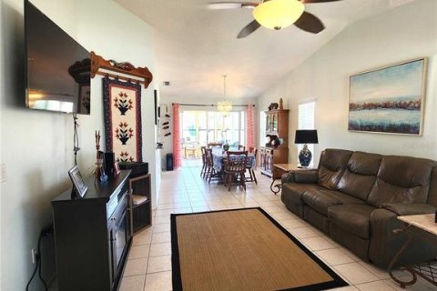 Condo in Holiday, Florida, 2 bedrooms  № 1212191 - photo 12