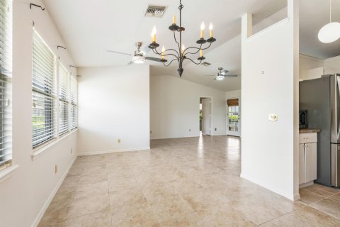 House in Vero Beach, Florida 3 bedrooms, 133.78 sq.m. № 1120045 - photo 20