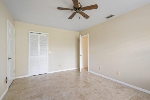 House in Vero Beach, Florida 3 bedrooms, 133.78 sq.m. № 1120045 - photo 11