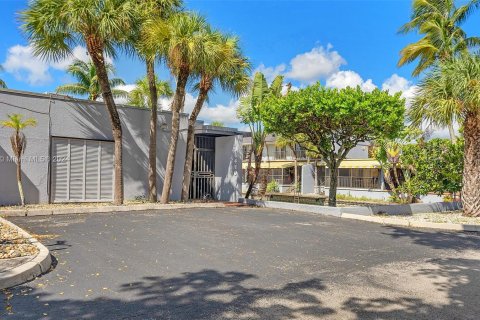 Townhouse in Miami Lakes, Florida 3 bedrooms, 118.45 sq.m. № 1418747 - photo 2