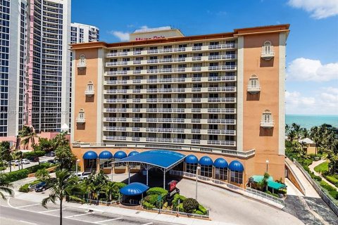 Hotel en venta en Sunny Isles Beach, Florida, 38.09 m2 № 784724 - foto 15