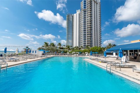 Hotel en venta en Sunny Isles Beach, Florida, 38.09 m2 № 784724 - foto 6