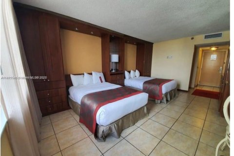 Hôtel, hôtellerie à vendre à Sunny Isles Beach, Floride: 38.09 m2 № 784724 - photo 19