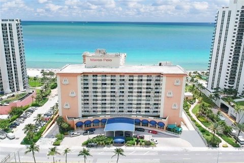 Hotel in Sunny Isles Beach, Florida 38.09 sq.m. № 784724 - photo 14