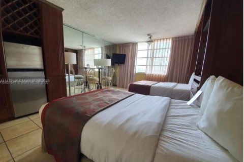 Hotel in Sunny Isles Beach, Florida 38.09 sq.m. № 784724 - photo 20