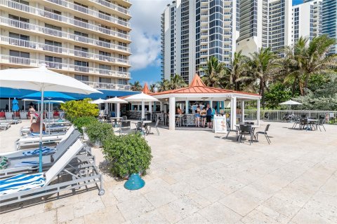 Hotel en venta en Sunny Isles Beach, Florida, 38.09 m2 № 784724 - foto 10