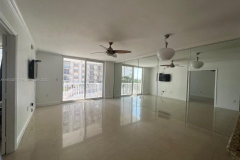 Condo in Miami Beach, Florida, 1 bedroom  № 1223997 - photo 6