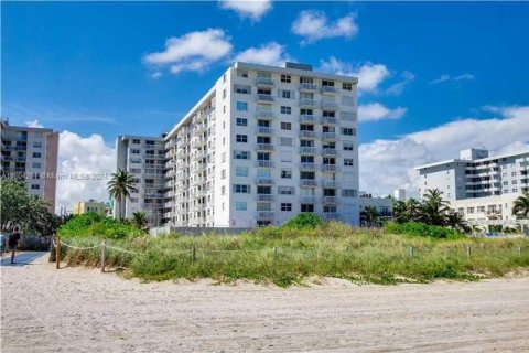 Copropriété à vendre à Miami Beach, Floride: 1 chambre, 60.85 m2 № 1223997 - photo 1