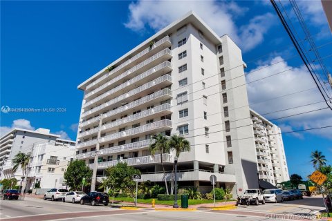 Copropriété à vendre à Miami Beach, Floride: 1 chambre, 60.85 m2 № 1223997 - photo 2