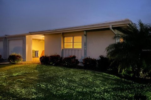 House in Sarasota, Florida 2 bedrooms, 122.91 sq.m. № 1389359 - photo 2