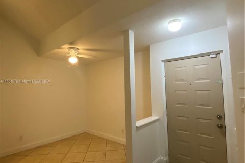 Copropriété à louer à Miami, Floride: 2 chambres, 100.71 m2 № 1333707 - photo 2