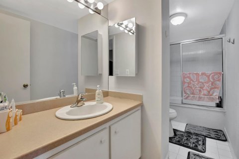 Condo in Hallandale Beach, Florida, 2 bedrooms  № 981717 - photo 15