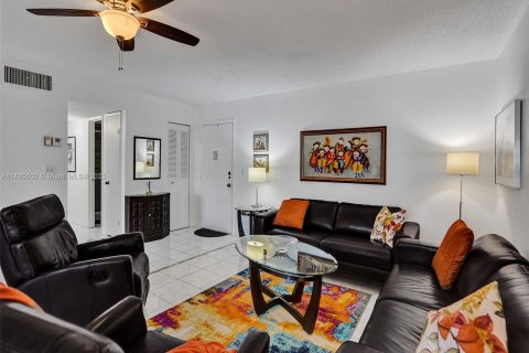 Condo in Lauderhill, Florida, 2 bedrooms  № 849380 - photo 5