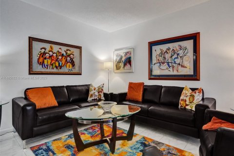 Condominio en venta en Lauderhill, Florida, 2 dormitorios, 91.04 m2 № 849380 - foto 7