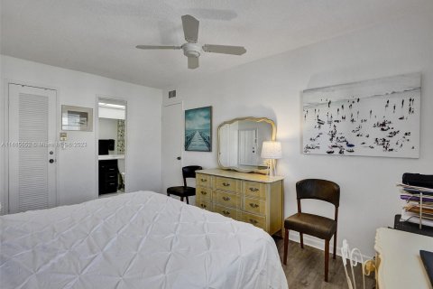 Condo in Lauderhill, Florida, 2 bedrooms  № 849380 - photo 25