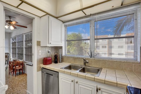 Condo in Lauderhill, Florida, 2 bedrooms  № 849380 - photo 14