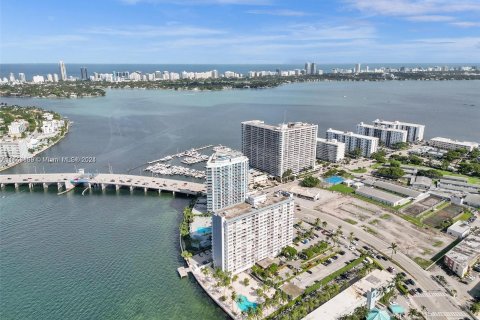 Condominio en alquiler en North Bay Village, Florida, 1 dormitorio, 87.33 m2 № 1357328 - foto 21